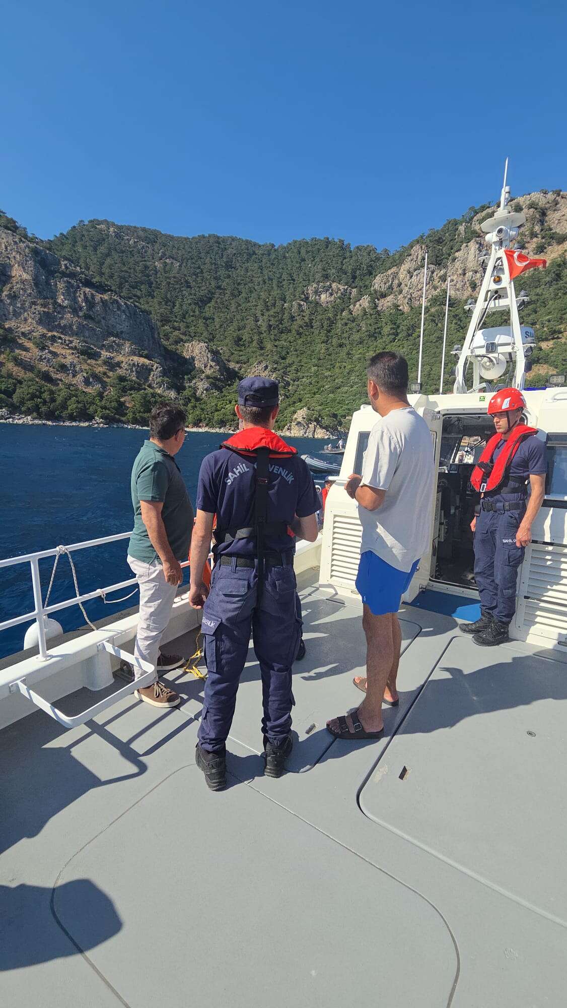 Marmaris’te Gezi Teknesi Battı: Yolcular Son Anda Kurtarıldı 4